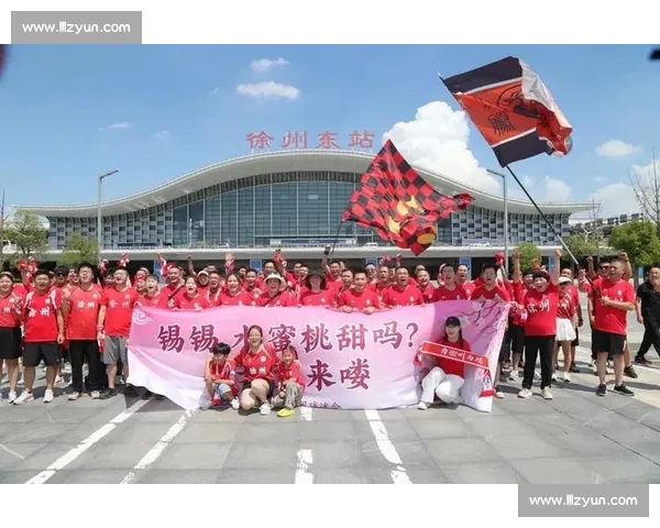 苏超单场观众破 3 万创历史,长三角球迷专列点燃热潮 苏超单场观众破 3 万创历史,长三角球迷专列点燃热潮