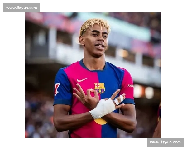 传承经典!亚马尔晒小罗巴萨 10 号战袍,红蓝传奇续写新篇章 传承经典!亚马尔晒小罗巴萨 10 号战袍,红蓝传奇续写新篇章